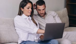 How Do DINK Couples Manage Their Finances Effectively?