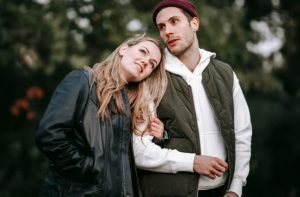 What Factors Influence the Development of a Therapeutic Bond?